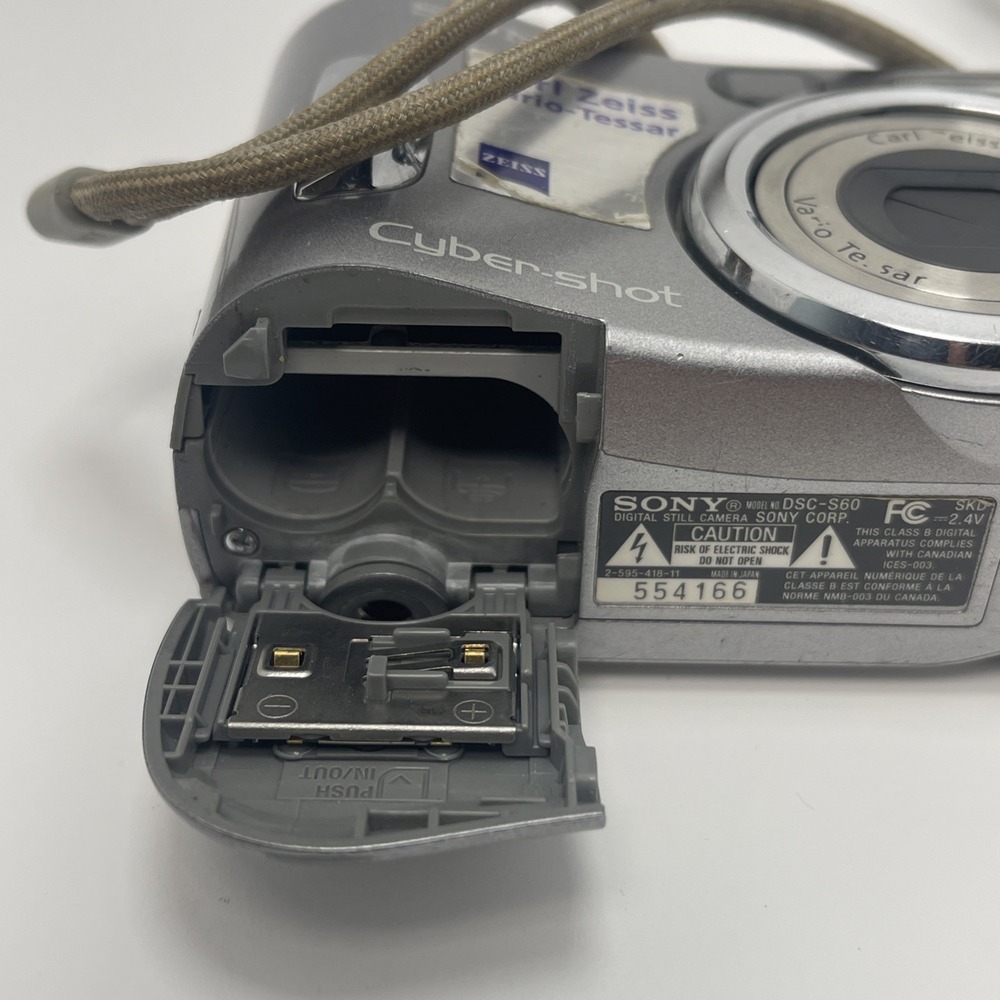 Sony Cyber-shot Carl‎ Zeiss DSC-S60 256MB Digital Camera Silver TESTED WORKING - Picture 9 of 16